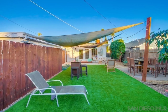 view of yard featuring a patio