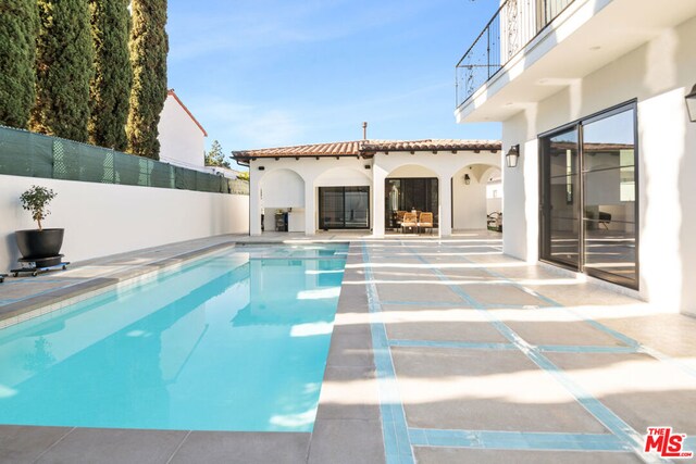 view of swimming pool featuring a patio