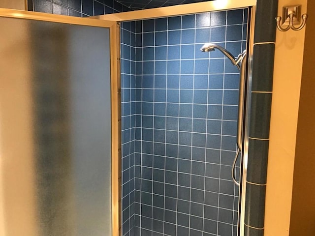 bathroom with a tile shower