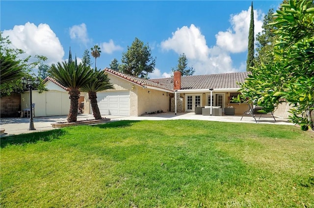 ranch-style house featuring an outdoor hangout area, a front lawn, and a garage