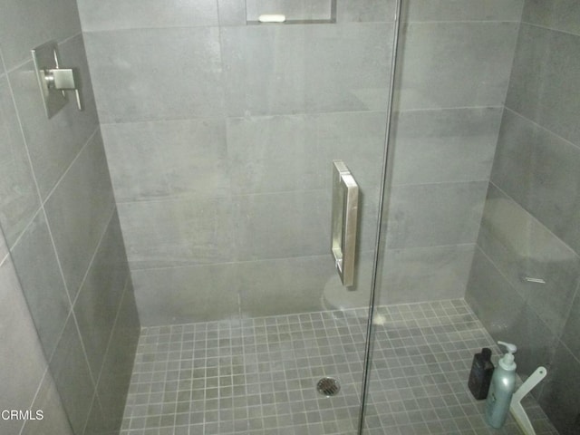 bathroom with walk in shower