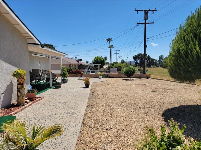 view of yard featuring a patio area