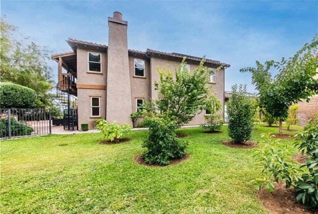 back of house featuring a yard