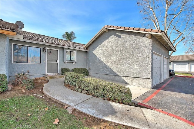 view of front facade with a garage