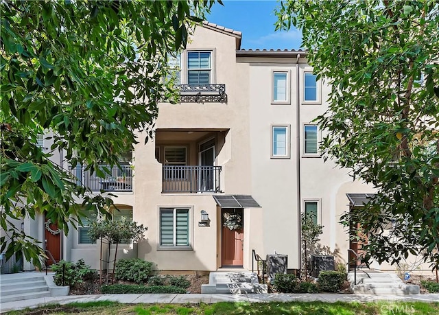 view of front of home with stucco siding