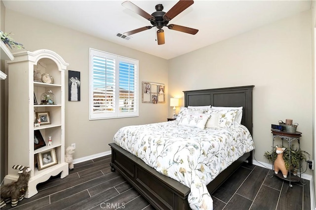 bedroom featuring ceiling fan