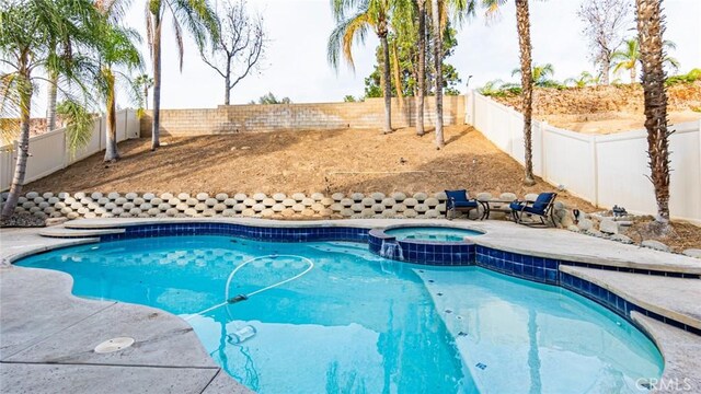 view of pool featuring an in ground hot tub