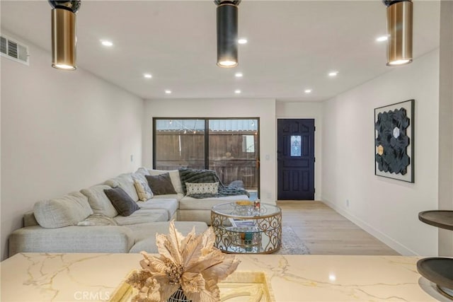 living room featuring visible vents, recessed lighting, light wood-style floors, and baseboards