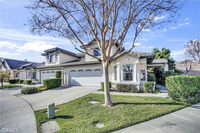 view of front of home featuring a front yard and a garage