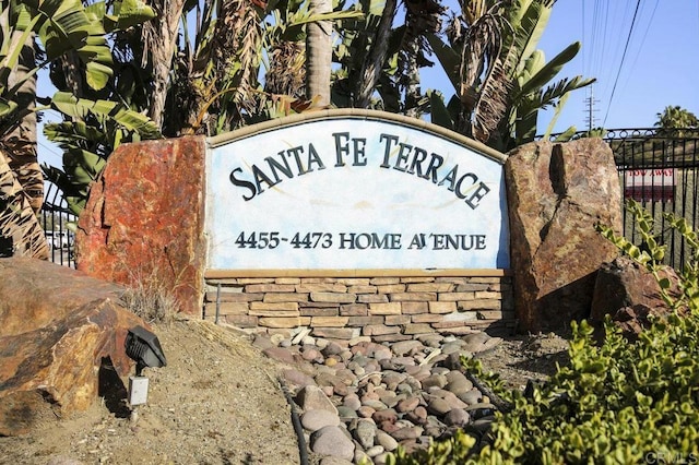 view of community / neighborhood sign