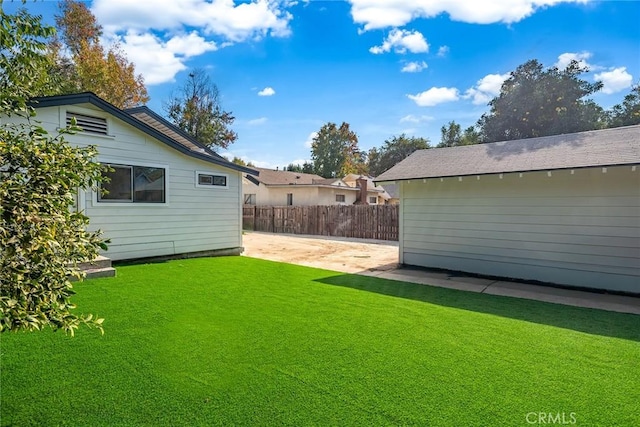 view of yard featuring a patio