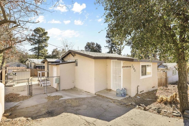 view of front of property featuring a patio area