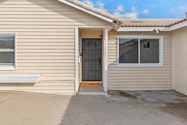 entrance to property featuring a patio