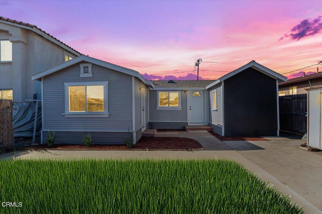 view of front of property with a yard