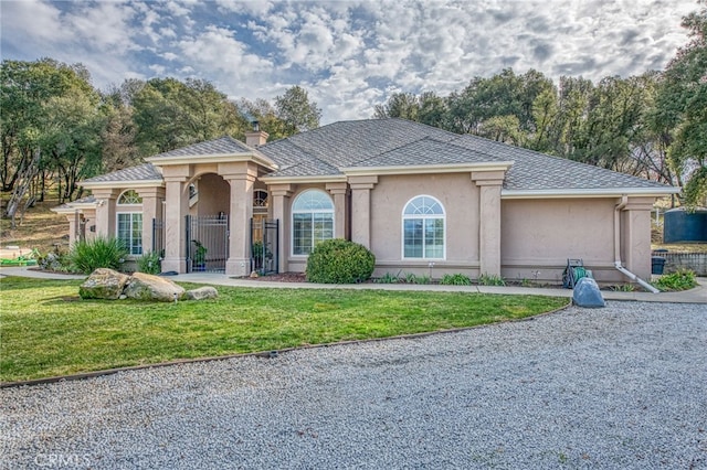 view of front of house featuring a front yard