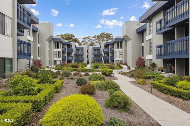 view of property's community featuring a residential view