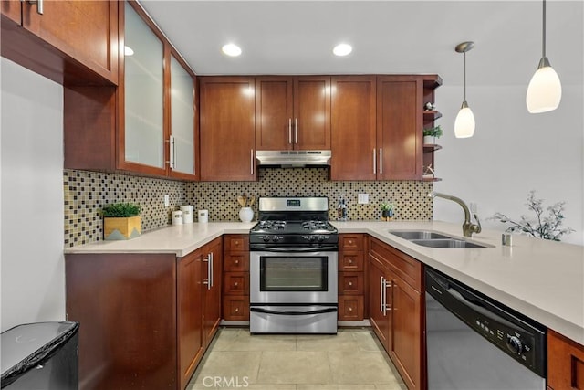 kitchen featuring sink, hanging light fixtures, stainless steel appliances, and tasteful backsplash