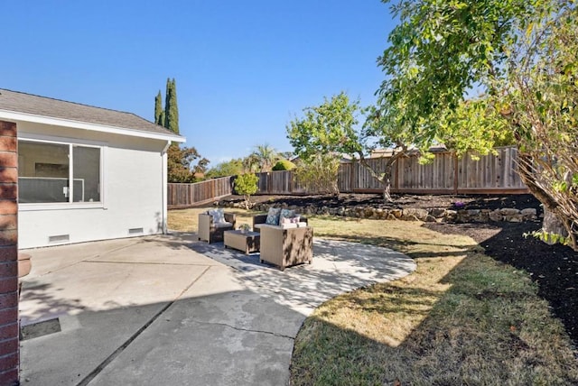 view of yard featuring an outdoor living space and a patio area