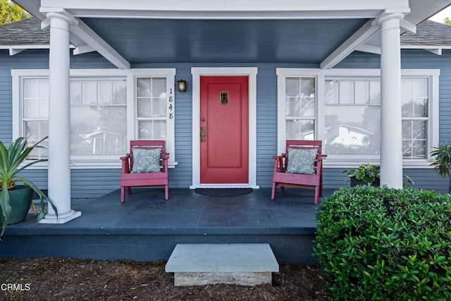 property entrance featuring a porch