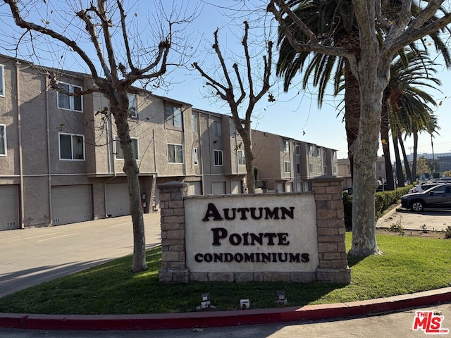 view of community / neighborhood sign