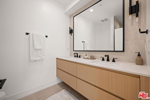 bathroom with tasteful backsplash and vanity