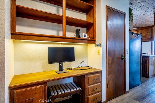 8092 Santa Rosa Rd, Atascadero, CA 93422 - home office featuring a textured wall, built in desk, and wood finished floors