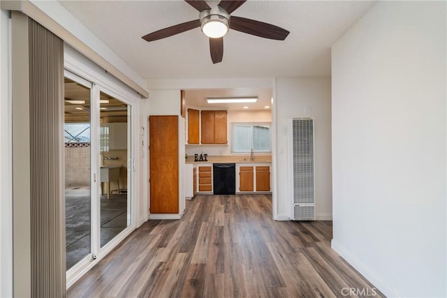 kitchen with dark wood-type flooring, ceiling fan, dishwasher, and sink