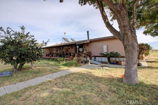 view of front of property with a front yard