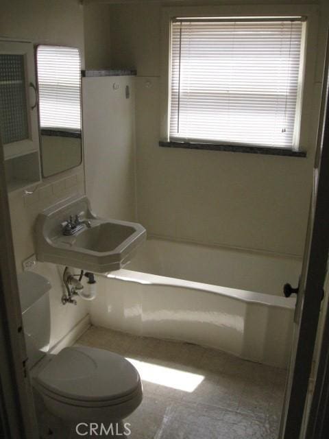 bathroom featuring sink, toilet, and a bathing tub