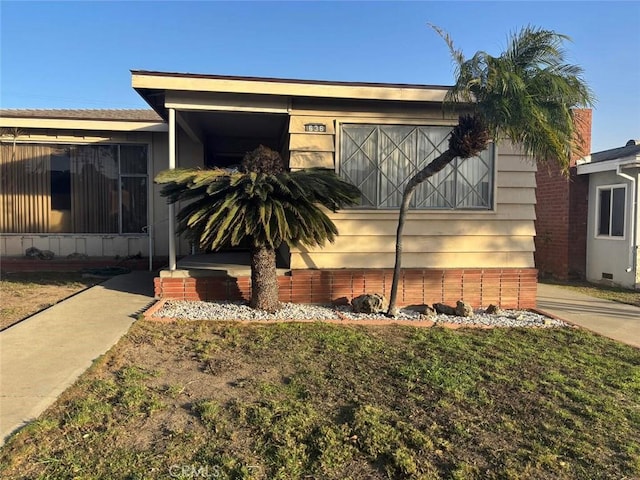 view of front of house with a front yard