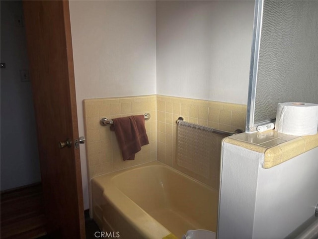 bathroom featuring a bathing tub