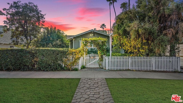 exterior space featuring a lawn