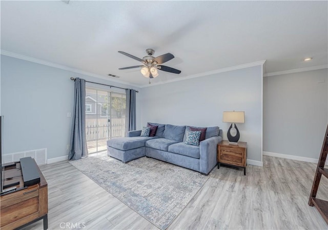 living room featuring crown molding, light hardwood / wood-style floors, and ceiling fan