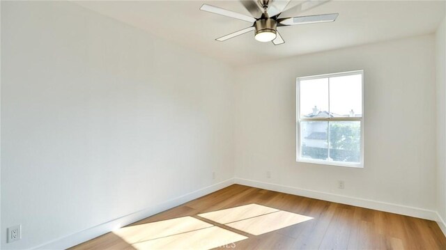 empty room featuring light hardwood / wood-style floors and ceiling fan