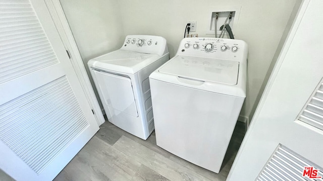 laundry room featuring washer and clothes dryer