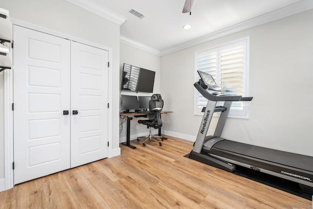 exercise room with light hardwood / wood-style floors, crown molding, and ceiling fan