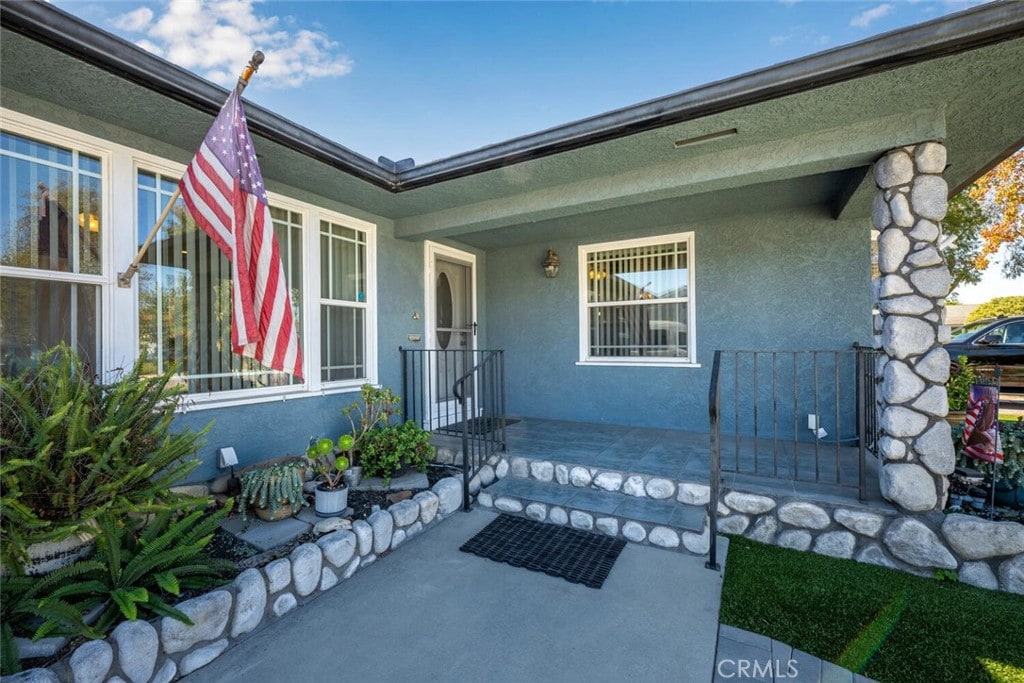 property entrance featuring covered porch