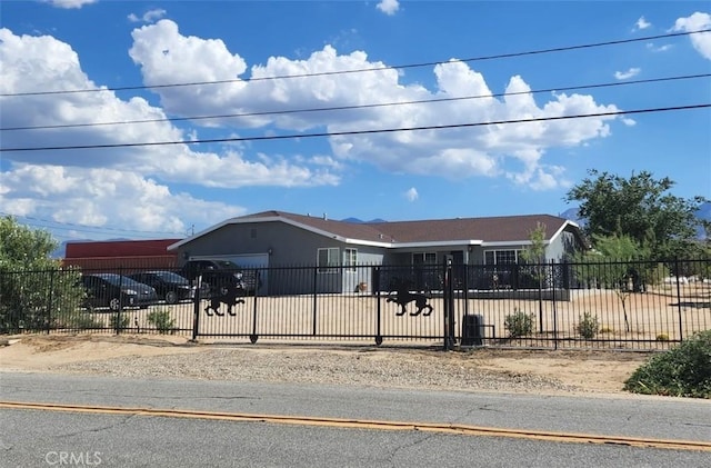 view of front of home featuring stucco siding and a fenced front yard