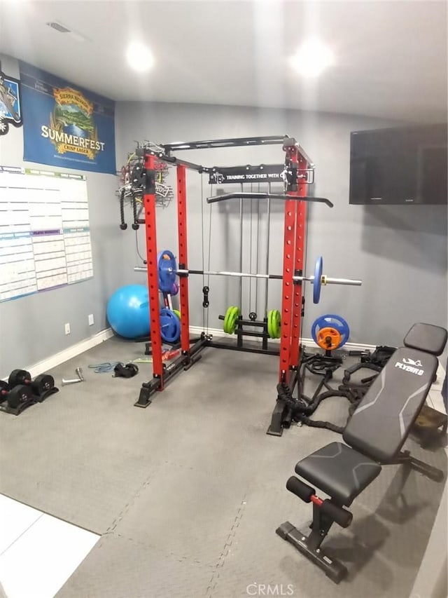 workout room with baseboards