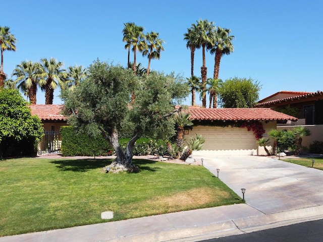 view of front of home featuring a front yard and a garage