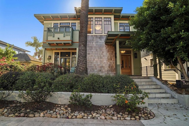 view of front of property with a balcony