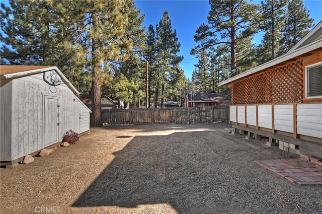 view of yard with a shed