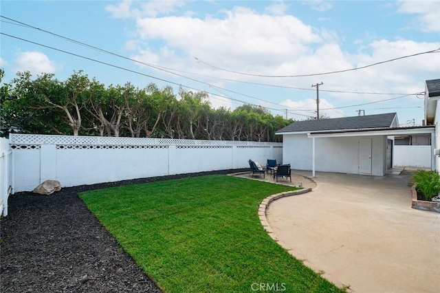 view of yard featuring a patio