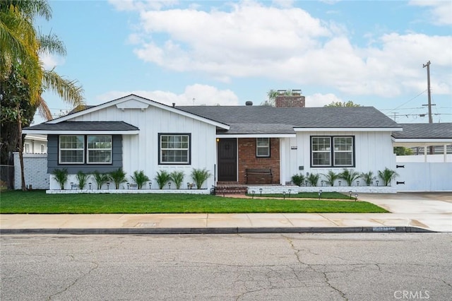 single story home with a front yard