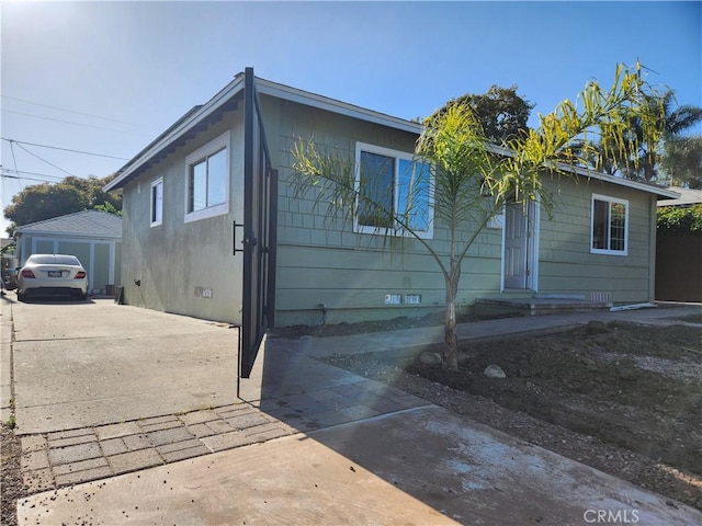 view of front of home with a garage and an outdoor structure