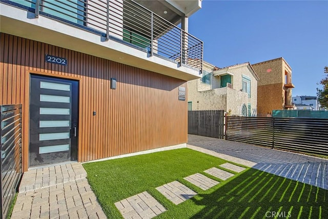 view of yard with a balcony