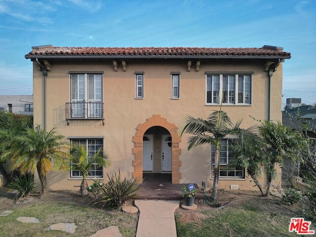 view of mediterranean / spanish-style home