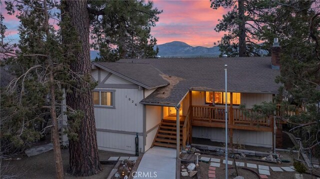 view of front of house featuring a mountain view