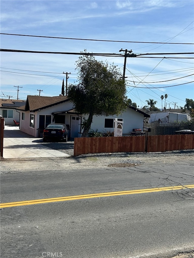 view of front of home with fence and concrete driveway