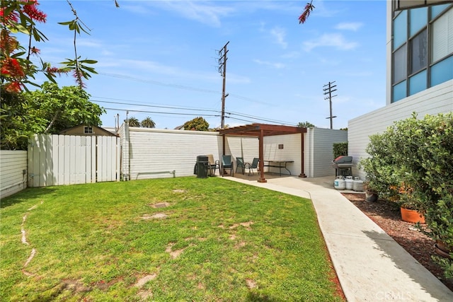 view of yard featuring a patio area and fence